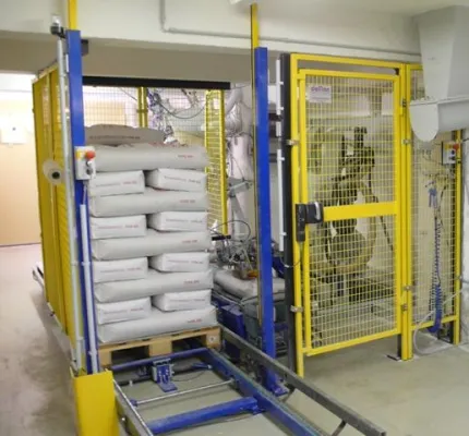 Mehlsäcke palettieren auf engstem Raum Bild: Mehlsäcke palettieren auf engstem Raum