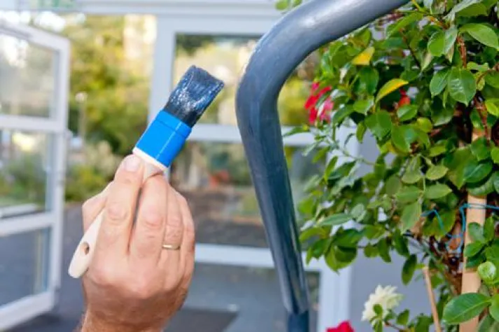 Überzugslack ab sofort für außen Bild: Überzugslack ab sofort für außen