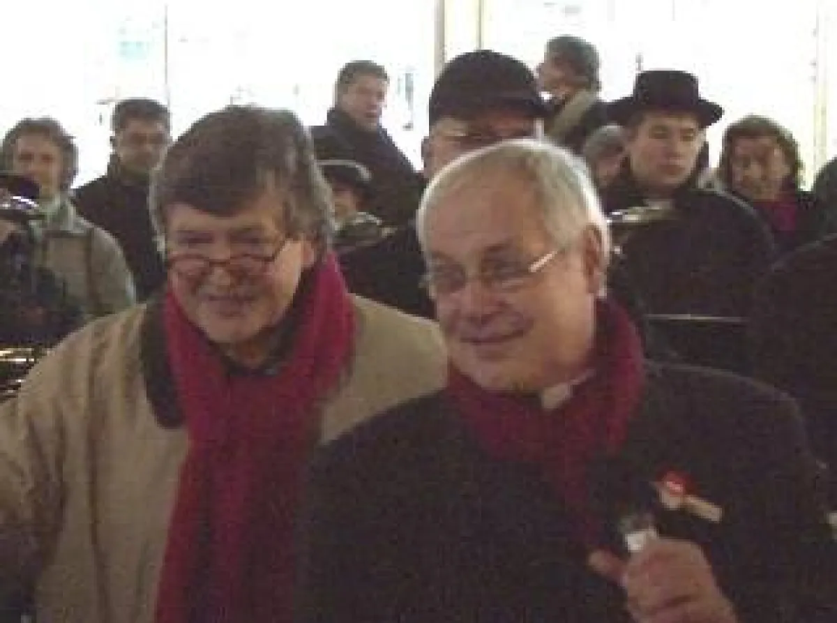 Otto Lerchenmüller mit Pater Dr. Paul Schäfersküpper bei der Eröffnung