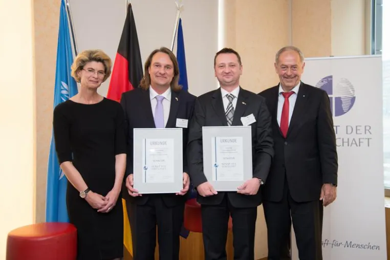 Eine ganz besondere Auszeichung: Der Senat der Wirtschaft hat sich für die CO.NET entschieden! Bild: Eine ganz besondere Auszeichung: Der Senat der Wirtschaft hat sich für die CO.NET entschieden!