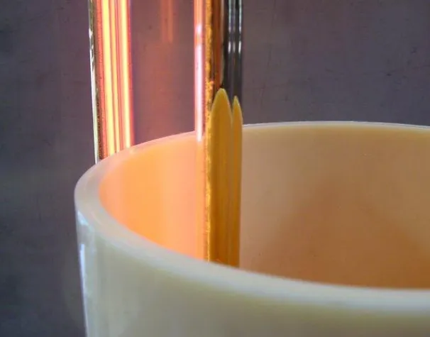 Infrarot-Wärme formt Kunststoff-Rohre schnell und gezielt Bild: Infrarot-Wärme formt Kunststoff-Rohre schnell und gezielt