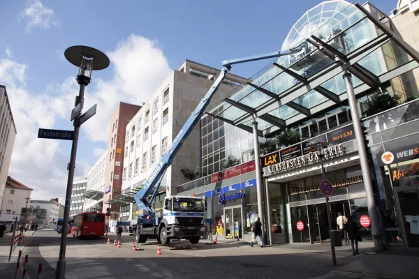 Bild: Freie Fahrt trotz Arbeitsbühneneinsatz: Große Bühne von System Lift mit großen Vorteilen