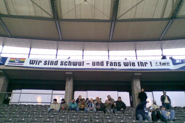 Schwule Fans wollen provozieren Bild: Schwule Fans wollen provozieren