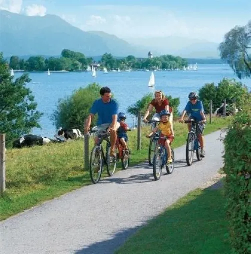 Bild: „Chiemsee Light Tour“ - Mit dem Rad und per Schiff das „Bayerische Meer“ entdecken