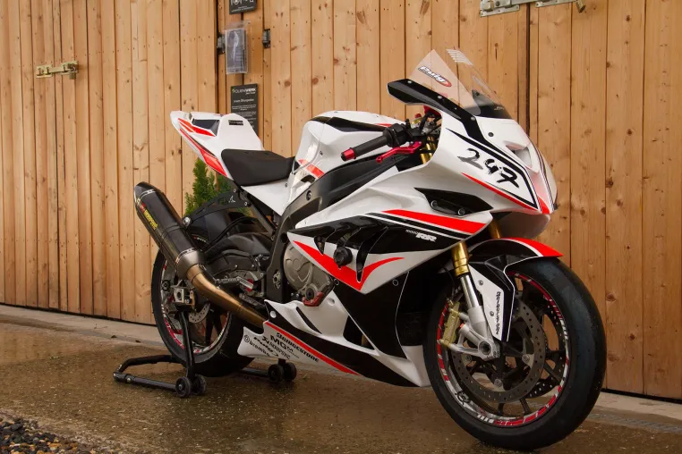 30 Jahre Motorrad Verkleidungsteile in Handarbeit! Bild: 30 Jahre Motorrad Verkleidungsteile in Handarbeit!