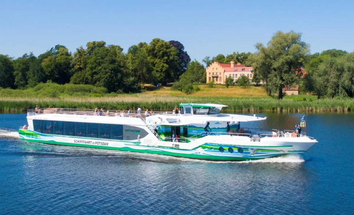 MS Schwielowsee vor Schloss Petzow