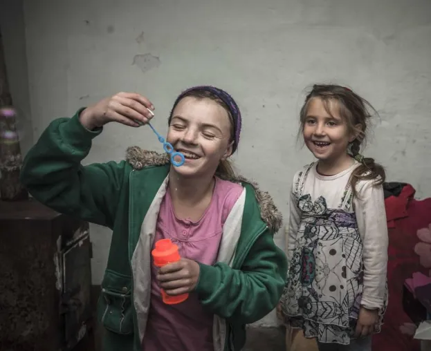 Bild: Grenzenlose Freude – Stiftung Kinderzukunft überbringt Weihnachtspäckchen