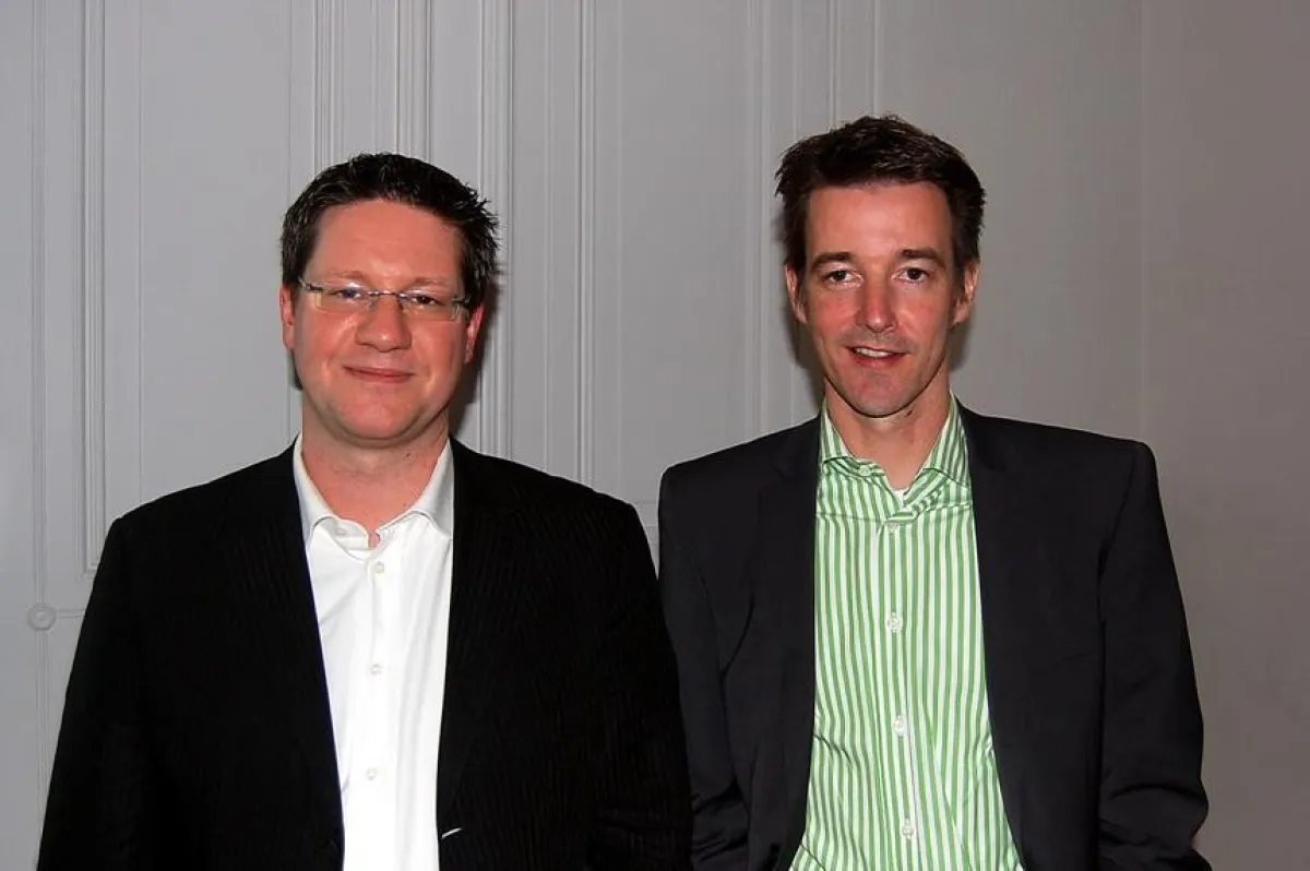 v. l. n. r.: Torsten Panzer (Vorstandsvorsitzender PR Club Hamburg) und Jochen Rasch (Geschäftsführer Medienbüro Rasch)