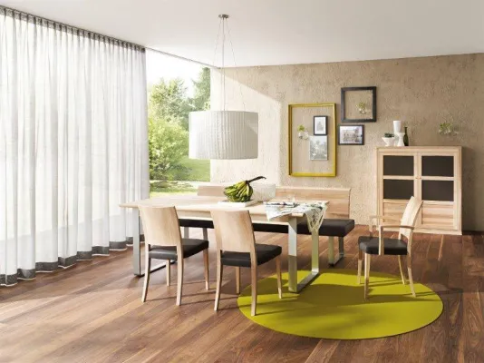 Neues Holz für bewährtes Design-Anrei zeigt erfolgreiches Speiszimmer Rio jetzt auch in Kernesche massiv Bild: Neues Holz für bewährtes Design-Anrei zeigt erfolgreiches Speiszimmer Rio jetzt auch in Kernesche massiv