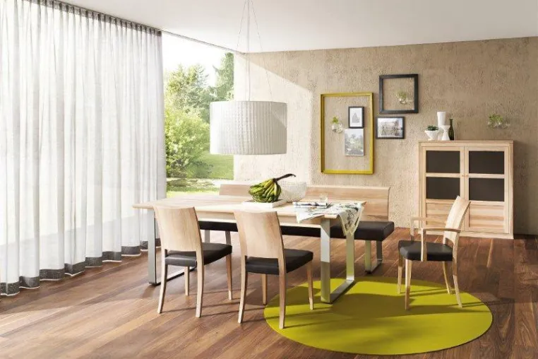 Bild: Neues Holz für bewährtes Design-Anrei zeigt erfolgreiches Speiszimmer Rio jetzt auch in Kernesche massiv