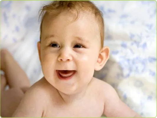 Bild: Eine gute Zahnungshilfe bei den ersten Zähnen erspart viele Beschwerden