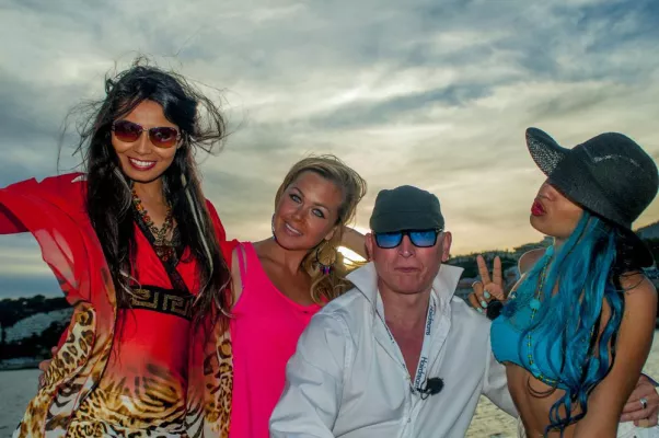 RTL begleitet Hairdreams-Stylist Bernd Lipka bei Promi-Einsatz auf Mallorca Bild: RTL begleitet Hairdreams-Stylist Bernd Lipka bei Promi-Einsatz auf Mallorca