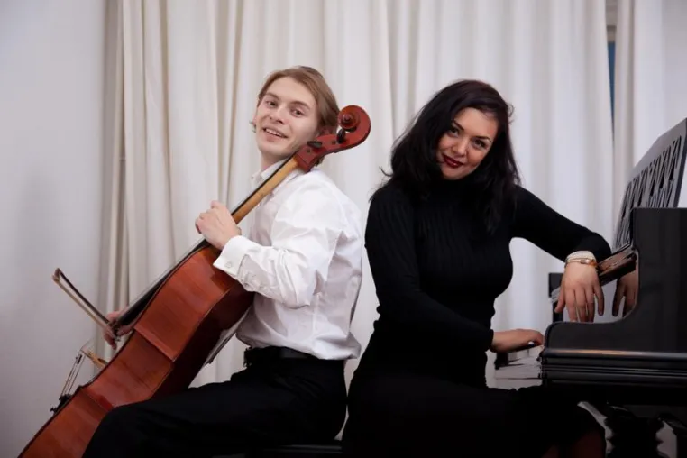 Bild: Weihnachtliches Wunschkonzert mit dem „Beethoven Duo“ – Alina Kabanova & Fjodor Elesin in Lübeck-Travemünde