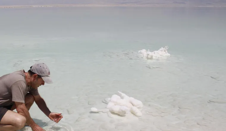 Bild: SVEN HOFFMANN – Aqua Globalis – shaped photographs and collecting liquid memories