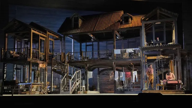 Bild: Metropolitan Opera New York entscheidet sich für ELATION Artiste Monet