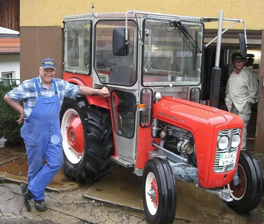 Wolfgang Müller und sein MF 35 mit Goodyear-Reifen