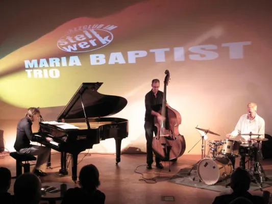 Bild: Maria Baptist Trio vor begeistertem Publikum auf deutschlandweiter „Spring in Berlin“ Tour.