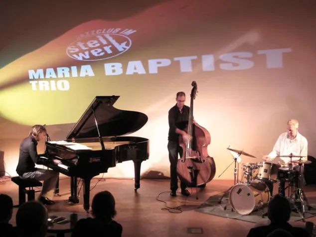 Bild: Maria Baptist Trio vor begeistertem Publikum auf deutschlandweiter „Spring in Berlin“ Tour.