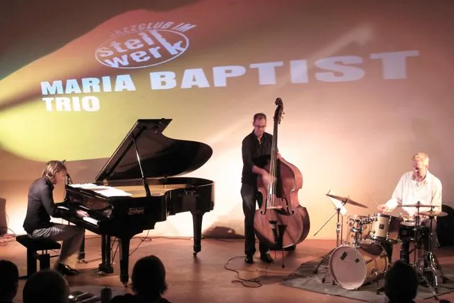 Bild: Maria Baptist Trio vor begeistertem Publikum auf deutschlandweiter „Spring in Berlin“ Tour.