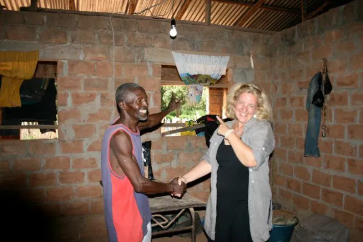 Eine Spende wirkt einmal – ein Social Investment wirkt langfristig Bild: Eine Spende wirkt einmal – ein Social Investment wirkt langfristig