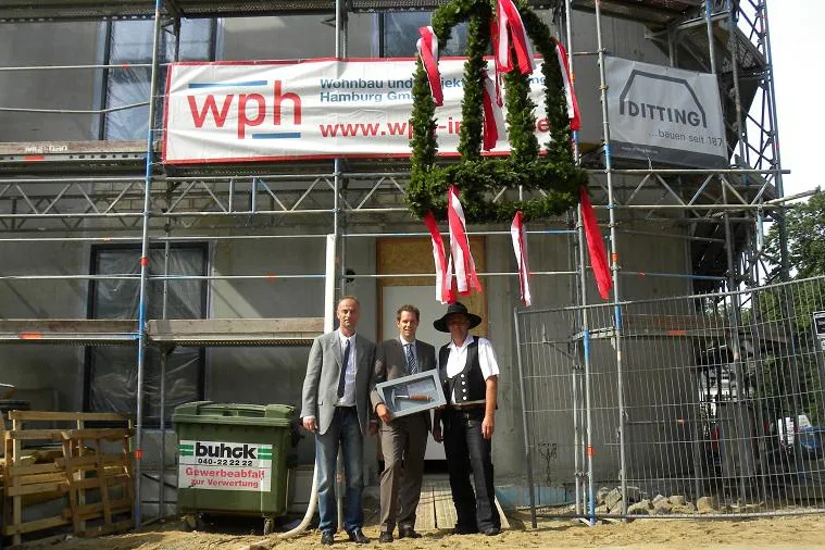 AQUAMARIN an der Elbmeile feiert Richtfest Bild: AQUAMARIN an der Elbmeile feiert Richtfest