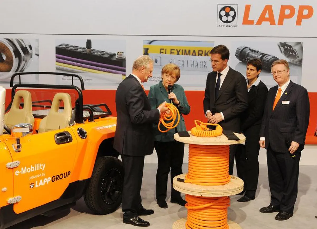 Bundeskanzlerin Merkel, Nik Lazanas MEV, Fa. Lapp - MEV Hummer Auto