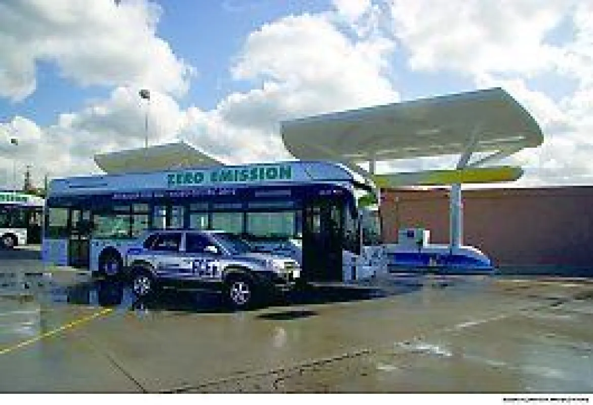 Kalifornien bekämpft „dicke Luft“: Der US-Bundesstaat ist Vorreiter bei der Nutzung der Wasserstoff- und Brennstoffzellentechnologie in Autos und Bussen. Foto: AC Transit Agency