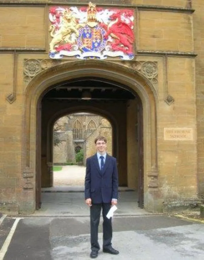 Tristan bei seiner Ankunft in Sherborne