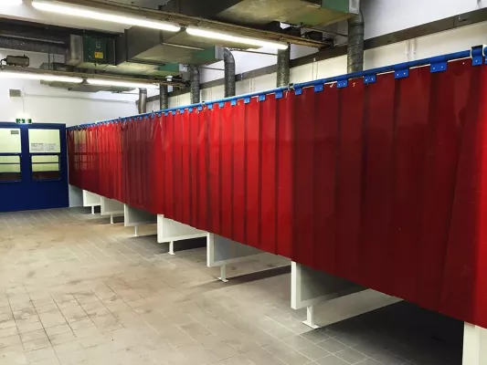 Bild: Mobile und feste Trennwandsysteme für Schweißkabinen in Schallschutzausführung