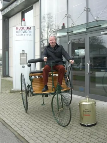 Bild: Erstes Automobil der Welt in Museum AUTOVISION