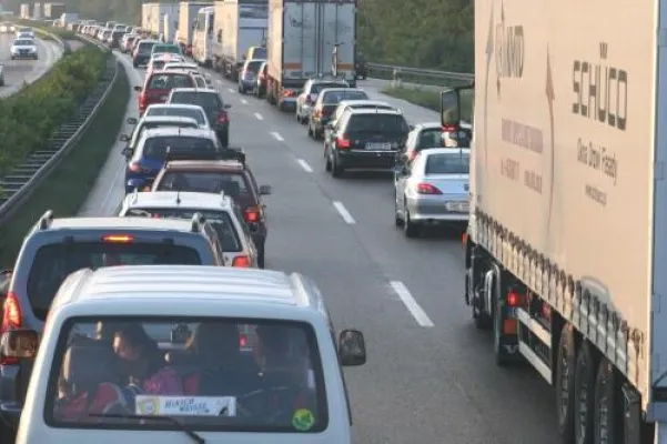 Bild: Mit Staus in die Pfingstferien