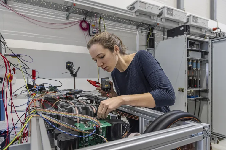 Mittelspannungs-Tankstelle hebt Ladeinfrastruktur in die Megawatt-Klasse Bild: Mittelspannungs-Tankstelle hebt Ladeinfrastruktur in die Megawatt-Klasse