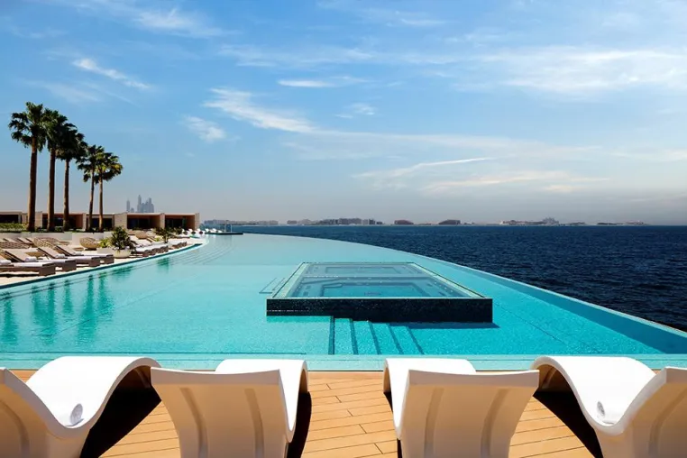 Bild: Die Burj Al Arab Terrace ist eröffnet – Dubais Hotelikone erhält einen Sonnenplatz