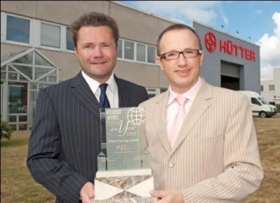 Familienunternehmen Hütter-Aufzüge gewinnt Elevator World Preis 2010 für Großprojekt in China Bild: Familienunternehmen Hütter-Aufzüge gewinnt Elevator World Preis 2010 für Großprojekt in China