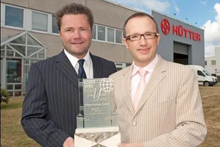Familienunternehmen Hütter-Aufzüge gewinnt Elevator World Preis 2010 für Großprojekt in China Bild: Familienunternehmen Hütter-Aufzüge gewinnt Elevator World Preis 2010 für Großprojekt in China