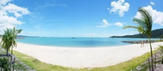 Whitsundays (Australien): Neuer Strand in Airlie Beach oder mit dem Luxuskatamaran durch die Inselwelt Bild: Whitsundays (Australien): Neuer Strand in Airlie Beach oder mit dem Luxuskatamaran durch die Inselwelt