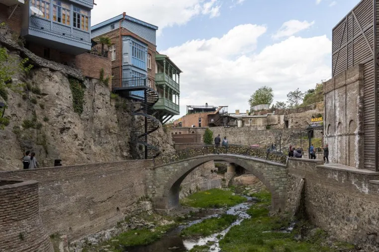 Bild: DAM zu Gast bei Ex Libris | Hybrid Tbilisi – Betrachtungen zur Architektur in Georgien