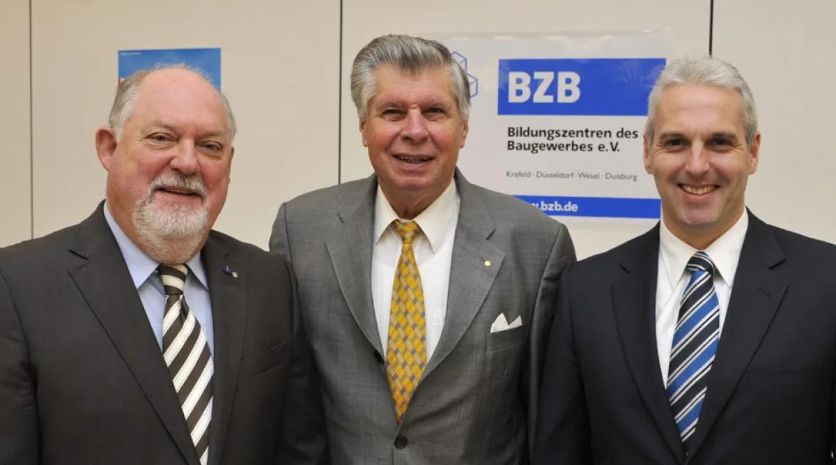 Dipl.-Ing. Frank Pawlik (l.), Vorsitzender Herbert Schaefer (M.) und Dipl.-Ing. Thomas Murauer (r.)