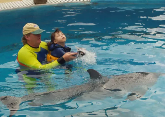Bild: Delphin-assistierte-Therapie in Spanien