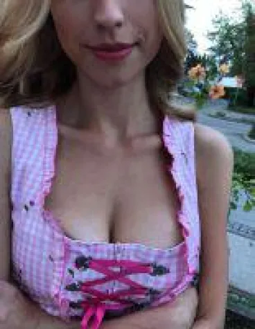 Bild: Wies'n-Zeit ist Dirndl-Zeit ist Dekolleté-Zeit - So schön kann Dekolleté sein!