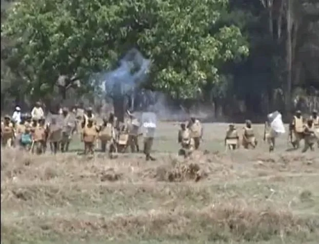 Bild: Indien: Polizeigewalt gegen indigene Demonstranten