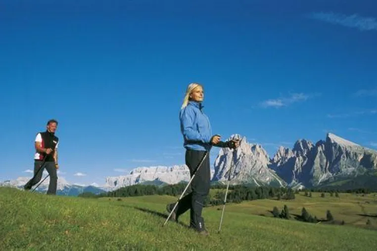 Nordic Walking im Südtiroler Herbst Bild: Nordic Walking im Südtiroler Herbst