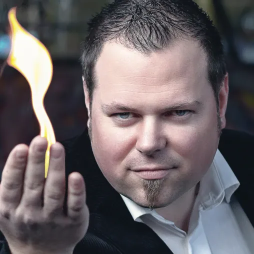 Zauberer Hamburg buchen – Daniel Mayer® sorgt mit Zauberei & Mentalmagie für unvergessliche Events Bild: Zauberer Hamburg buchen – Daniel Mayer® sorgt mit Zauberei & Mentalmagie für unvergessliche Events