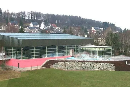 Wohnstift in Göttingen und Erlebnisbad in Helmbrechts entscheiden sich für greenPower BHKW von KUHSE Bild: Wohnstift in Göttingen und Erlebnisbad in Helmbrechts entscheiden sich für greenPower BHKW von KUHSE