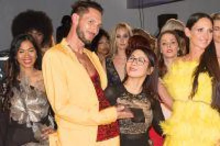 Bild: Elegant und farbenfroh die Frühlings- und Sommermode 2019