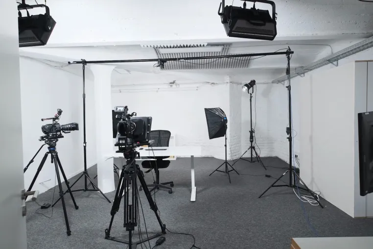 Bild: Die Videoagentur mindnapped stellt ihr neues Webinar Videostudio vor