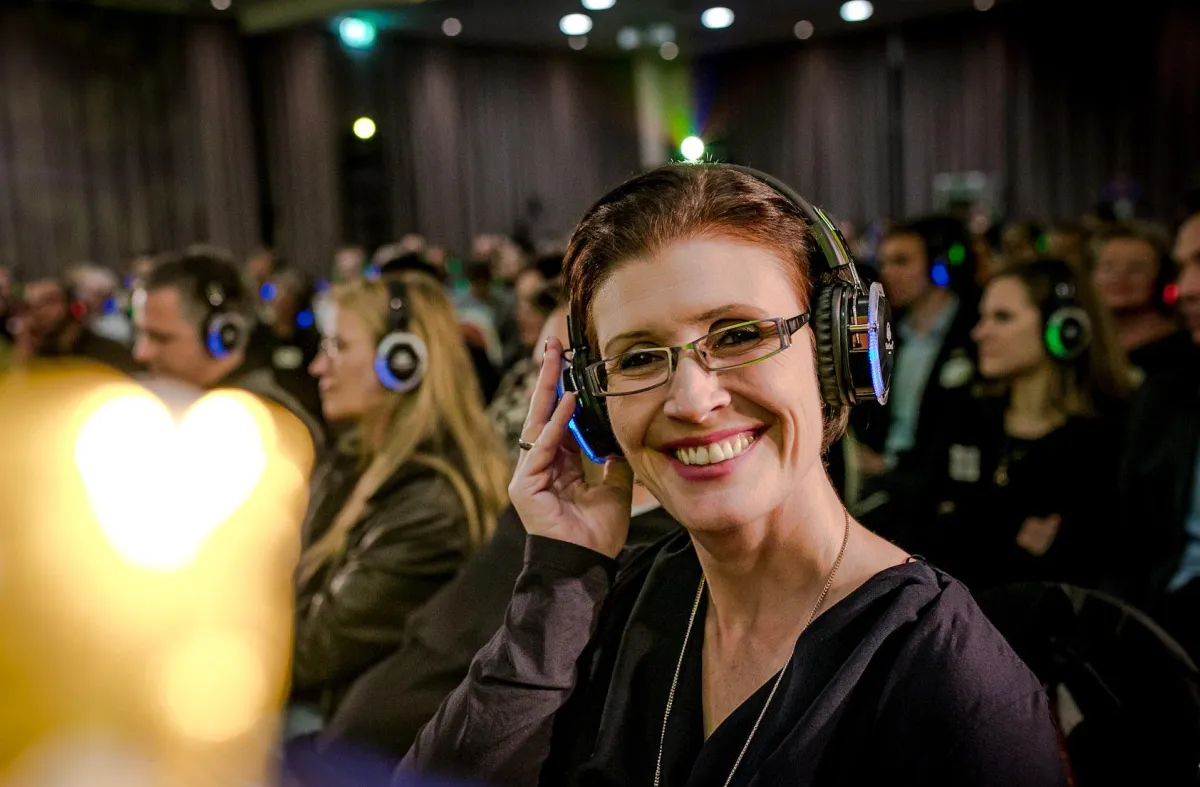 Die Rednerin vor ihrem Gewinner-Talk: mit Menschlichkeit zum Erfolg. Foto: Christina Pörsch.