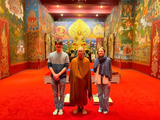 Bild: Virtuell im buddhistischen Tempel