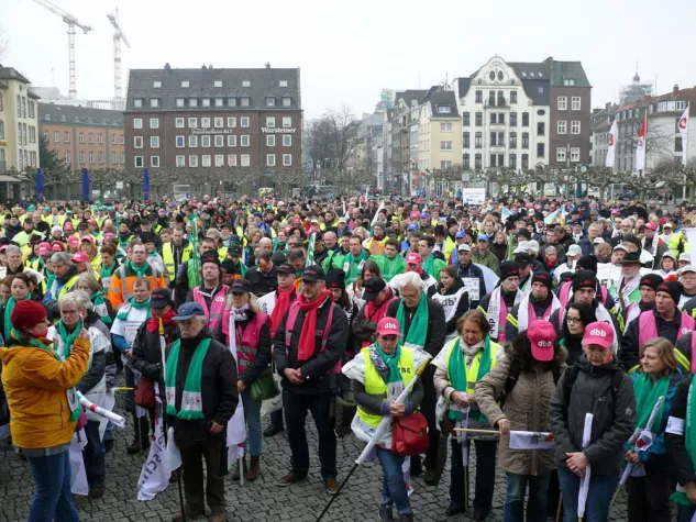 Bild: Stiller Trauerzug statt lautstarke Demo