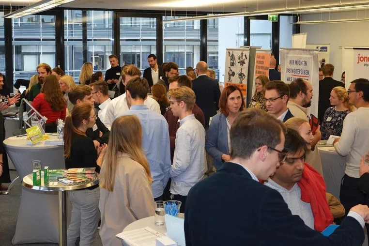 Bild: HdWM Recruiting Tag erfolgreich: Management-Hochschule mit neuer Plattform für Partnerfirmen und Studenten